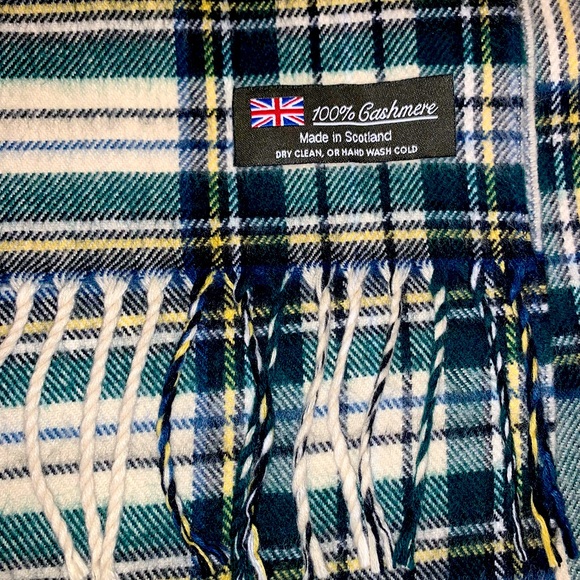 British Khaki Accessories - British 100% cashmere luxery plaid fringe scarf women’s accessory